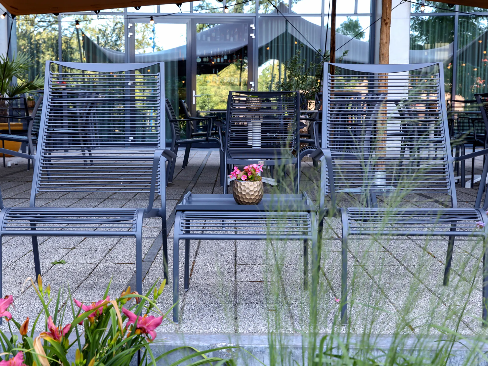 Apple Bee Hawaii lounge tuinstoel stapelbaar met voetenbank