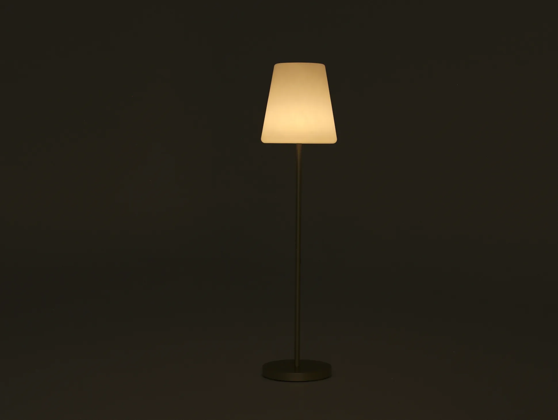 New Garden Lola slim staande buitenlamp led solar oplaadbaar dimbaar ø 44cm (h: 177cm)