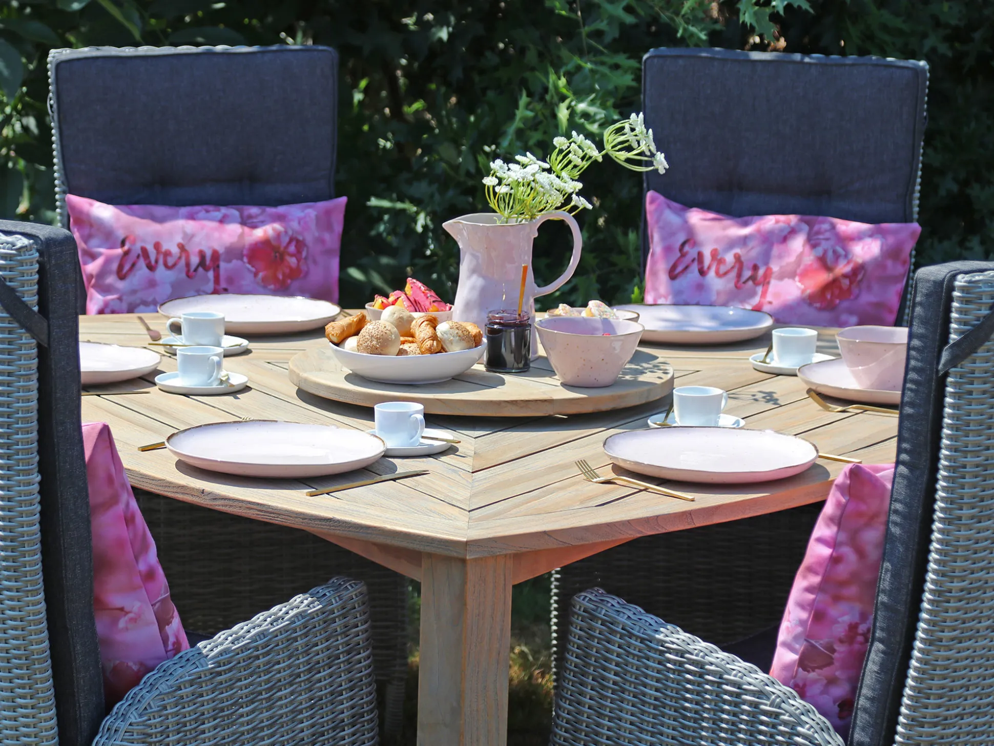 ROUGH-S Triangular dining tuintafel 170x170x170x76cm