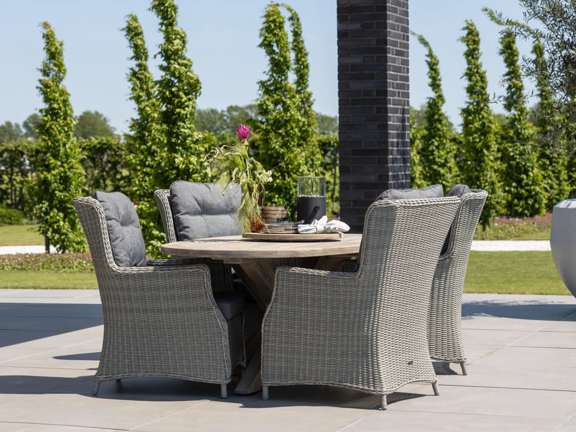 ROUGH-Y Ellips dining tuintafel 200x110cm