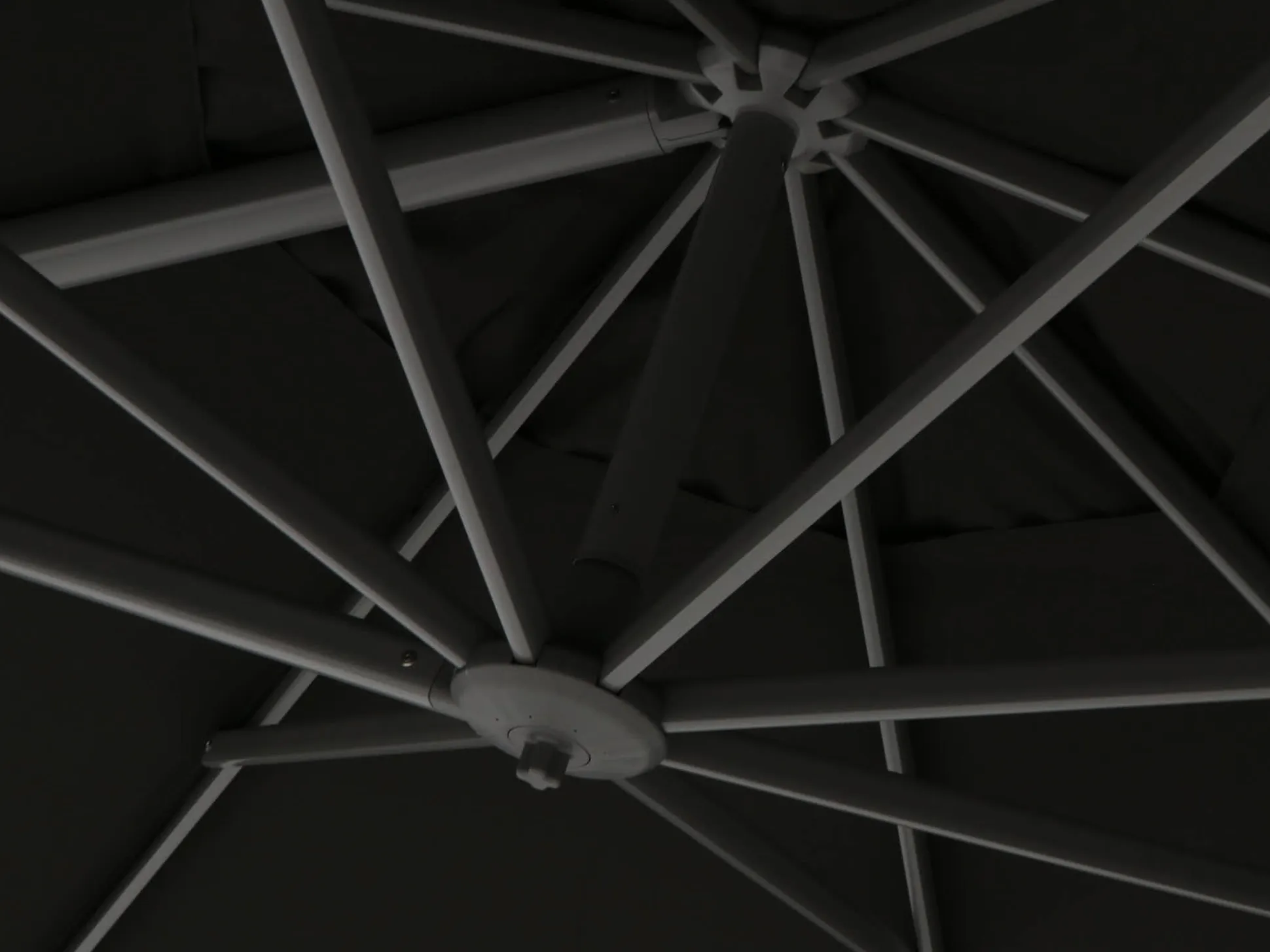 Shadowline Miami zweefparasol ø 350cm