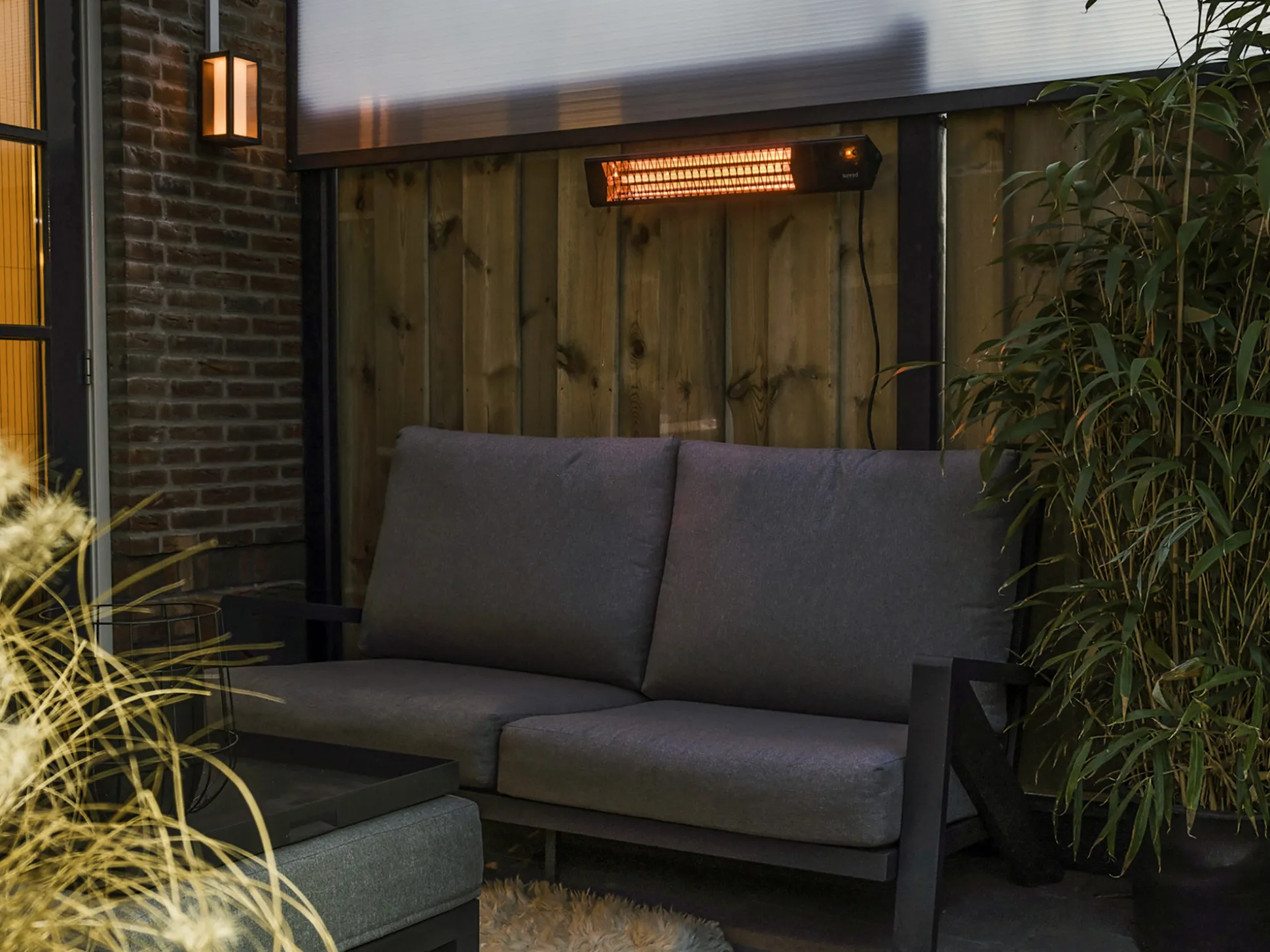 Sunred Dark Smart muur terrasverwarmer triangel 2500 Watt